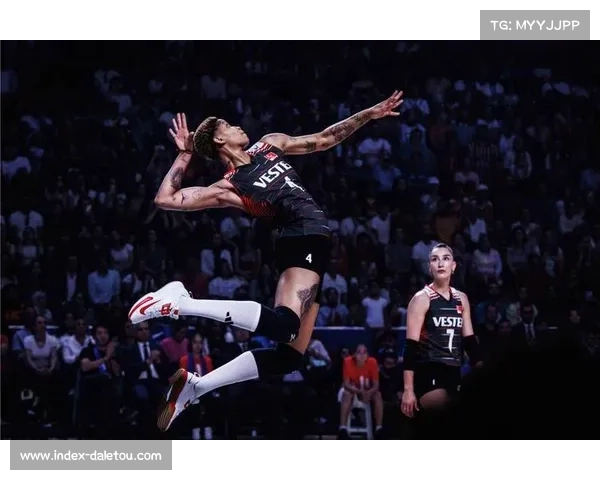 土耳其女排瓦尔加斯与卡拉库尔特联手打造强力进攻组合助力球队冲击新高