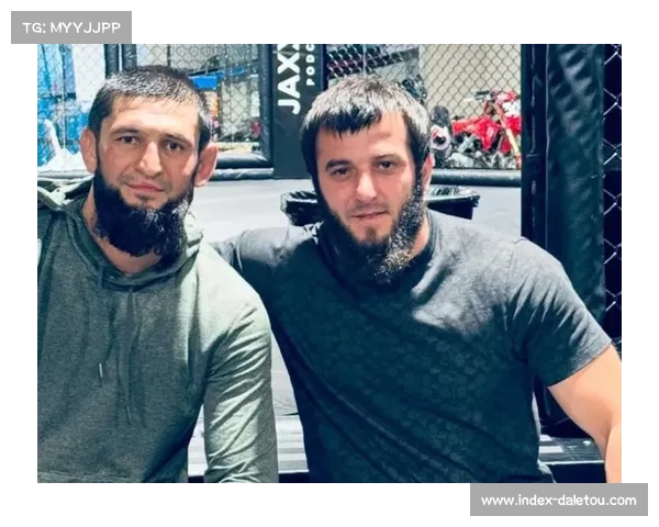 奇马耶夫解释推搡伊恩·加里原因:“他从背后拍我缺乏尊重” 奇马耶夫解释推搡伊恩·加里原因:“他从背后拍我缺乏尊重”